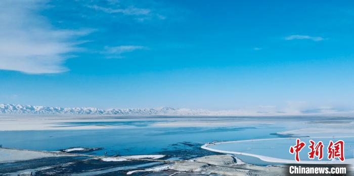 圖為冬季茶卡天空壹號景區?！±罱瓕?攝